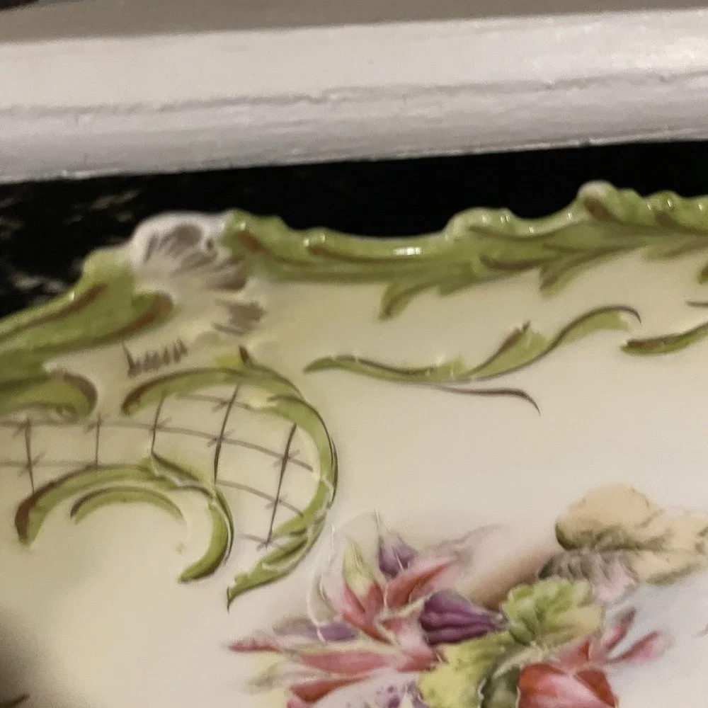 ANTIQUE VINTAGE SQUARE SCALLOPED GREEN &‎ RAISED  GOLD FLORAL DRESSER PLATE 10
